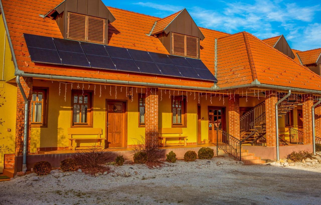 Nosztalgia Vendeghaz Hotel Zalaegerszeg Exterior photo