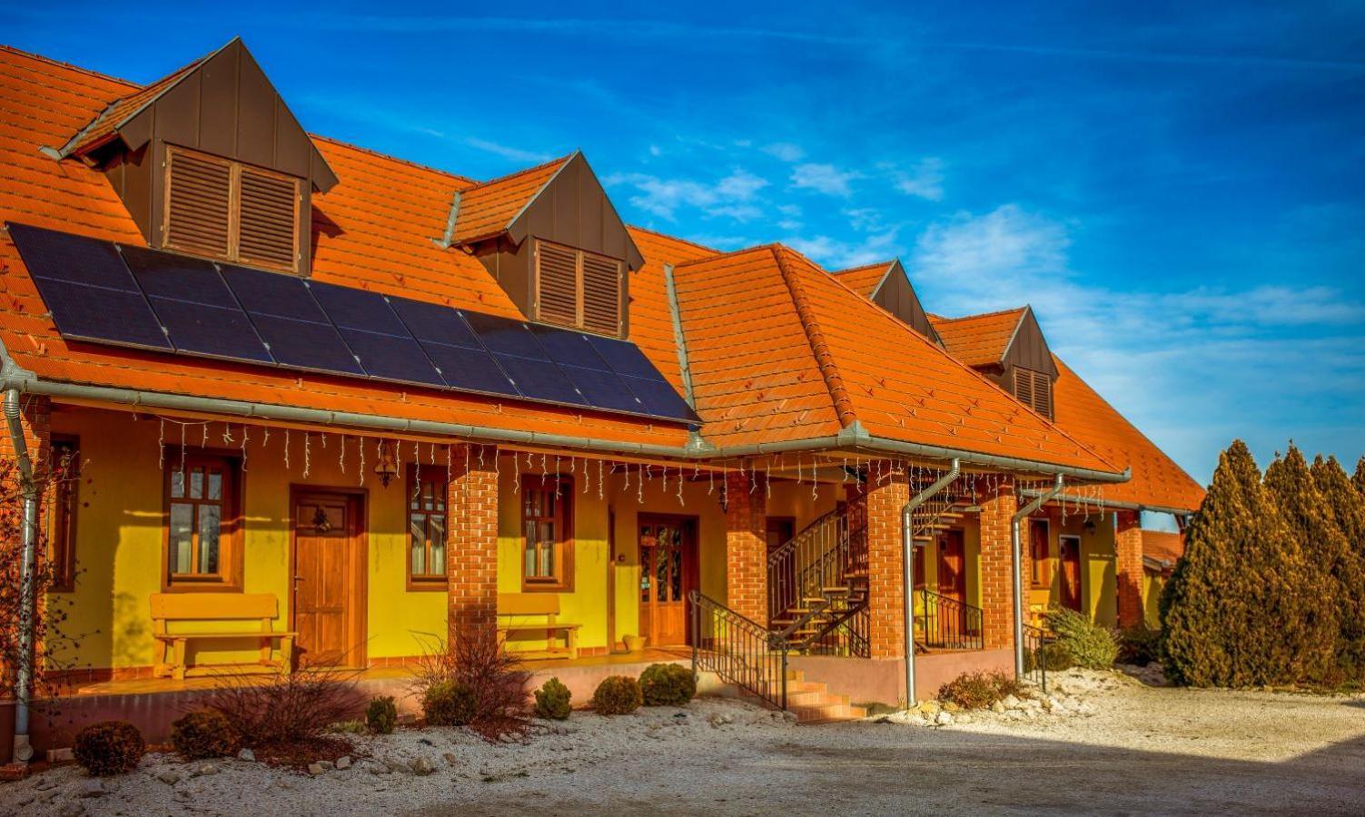 Nosztalgia Vendeghaz Hotel Zalaegerszeg Exterior photo