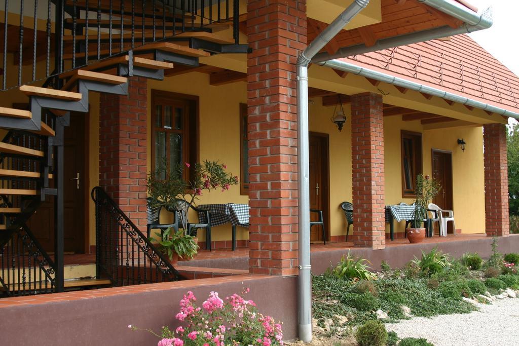 Nosztalgia Vendeghaz Hotel Zalaegerszeg Exterior photo